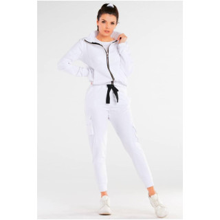 Kényelmes, bő fazonú női zsebes nadrág, fehér színben