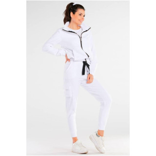 Kényelmes, bő fazonú női zsebes nadrág, fehér színben