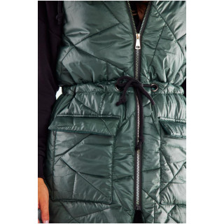 Zöld, hosszú steppelt mellény