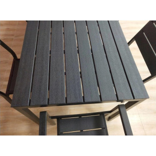 Fekete kerti asztal