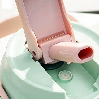 Vizes palack kosárral és szívószállal 800 ml