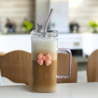 Téglalap alakú csésze masnival, fedéllel és szívószállal - 400 ml