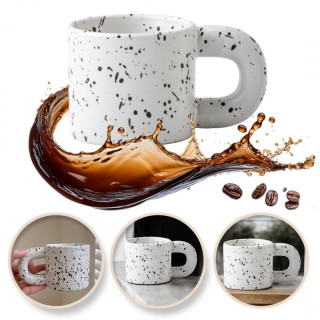 Fehér kerámia csésze fogantyúval