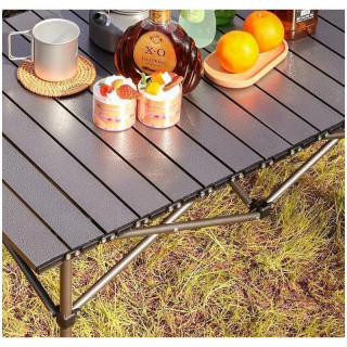 Barna összecsukható turistaasztal