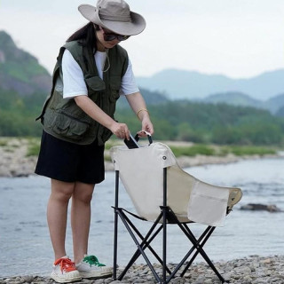 Bézs színű kempingszék zsebbel