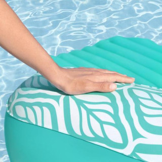 Kék és fehér felfújható szék