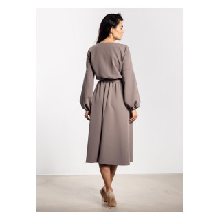 Laza, bézs színű midi ruha övvel