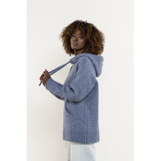 Kék gyapjú pulóver kapucnival