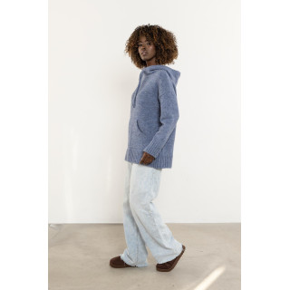 Kék gyapjú pulóver kapucnival