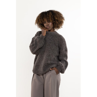 Sötét bézs színű, meleg női pulóver