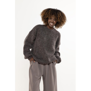 Sötét bézs színű, meleg női pulóver